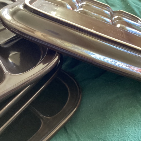 SET OF SIX VINTAGE DARK BROWN CERAMIC SQUARE SHAPED DIVIDED/FONDUE PLATES - Picture 5 of 10